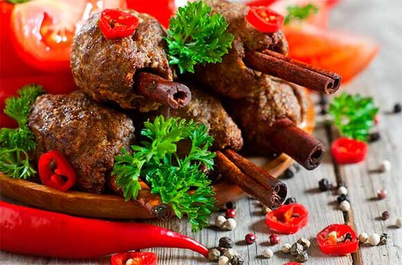 Rollurile de carne cu mirodenii și legume este un exemplu de alimentație adecvată
